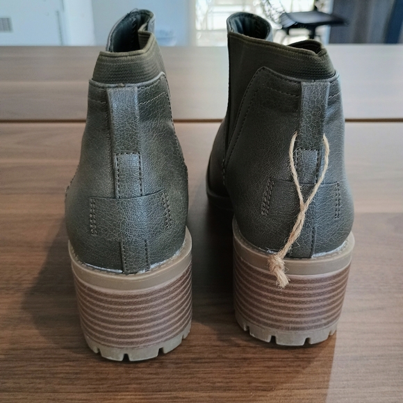 Stylish Brownish/Green Heeled Ankle Boots - Picture 3 of 6